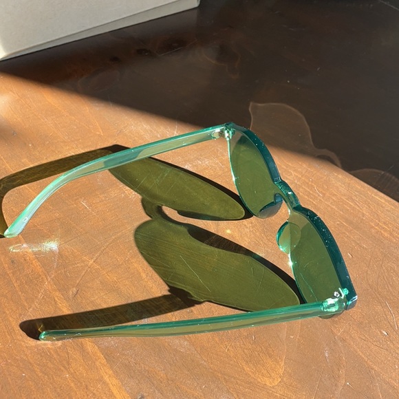 New in case green sunglasses! - Picture 2 of 5